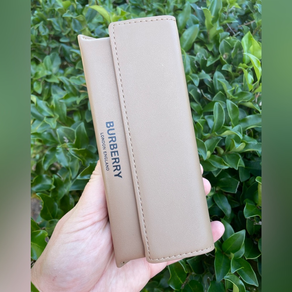 Burberry Beige Sunglasses / Eyeglasses Case New